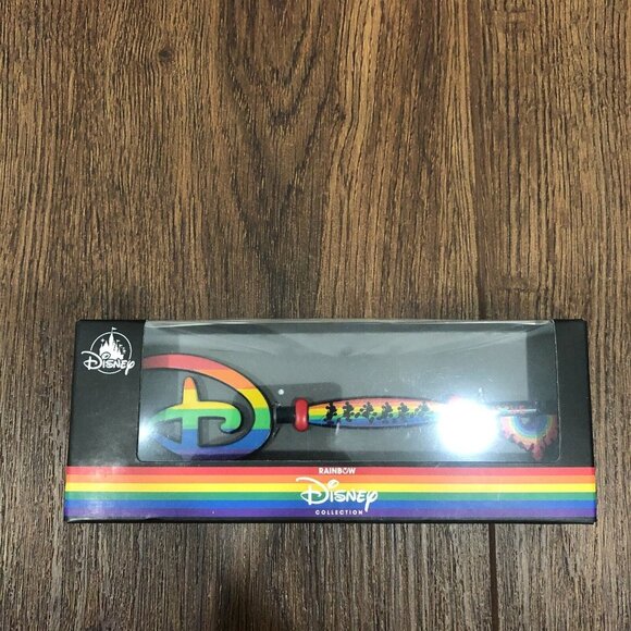 Mickey Mouse Collectible Key Rainbow Collection Disney Store  NEW SEALED - Picture 3 of 8